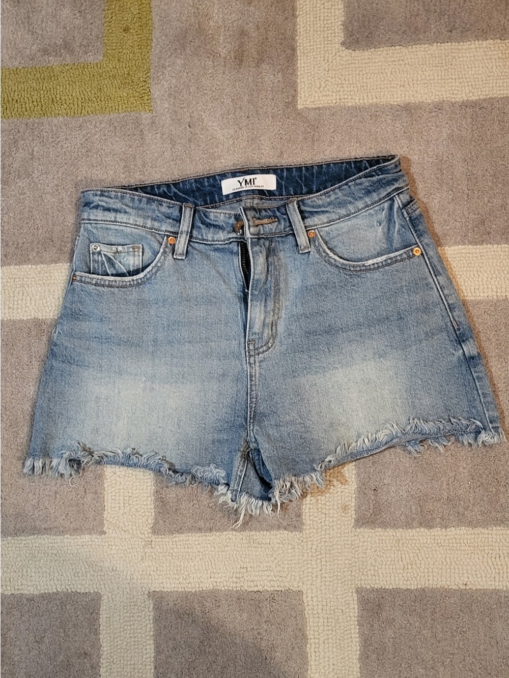 YMI Light Wash Frayed Hem Denim Jean Shorts size 3/26